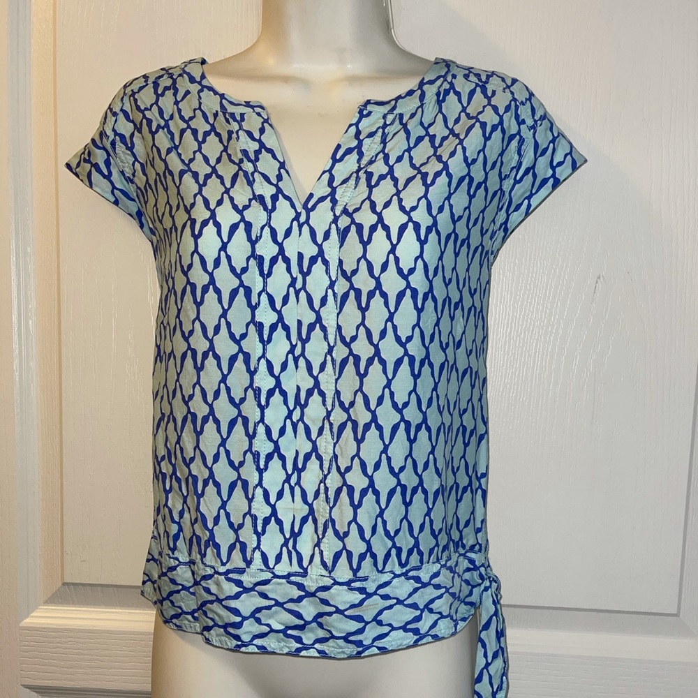 Vineyard Vine top with tie at the waist